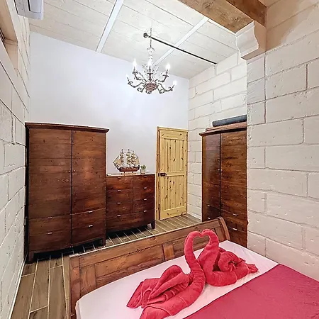 Holiday home Charming Maltese Townhouse - Prime Gzira Location *