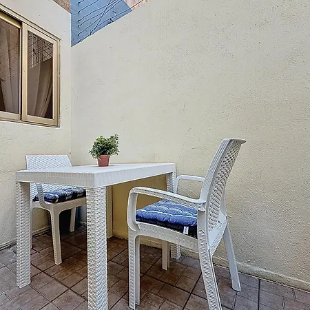 Charming Maltese Townhouse - Prime Gzira Location Holiday home *