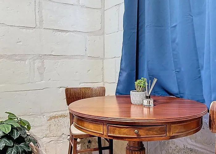 Charming Maltese Townhouse - Prime Gzira Location Holiday home *