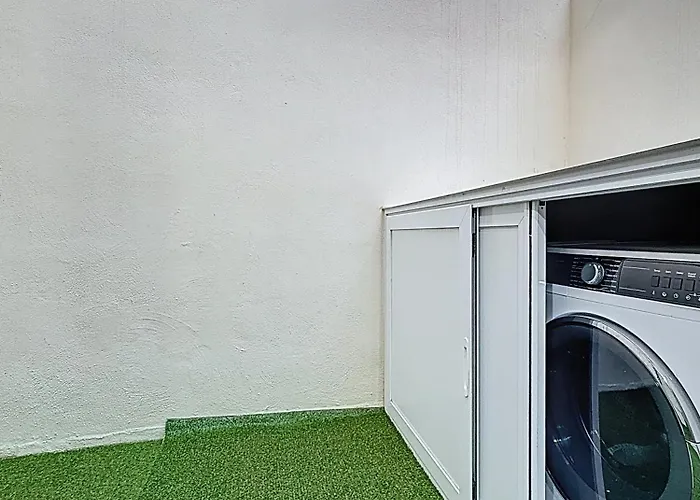 Charming Maltese Townhouse - Prime Gzira Location Holiday home *