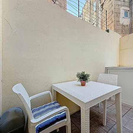 Charming Maltese Townhouse - Prime Gzira Location Gzira