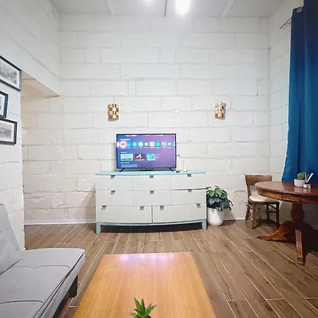 Case de vacanță Charming Maltese Townhouse - Prime Gzira Location Gzira