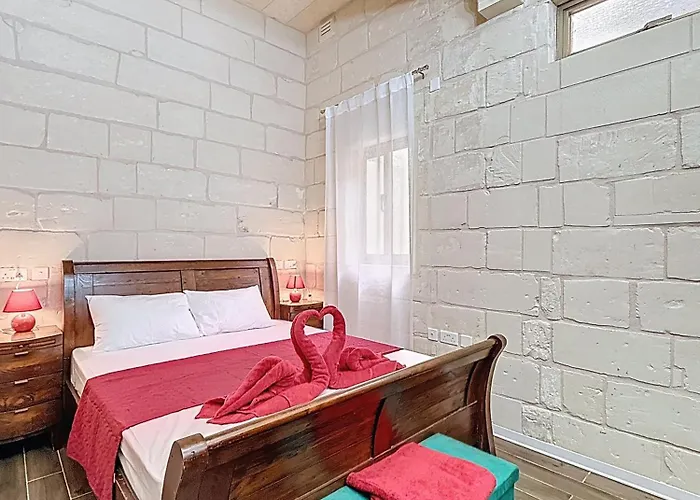 Charming Maltese Townhouse - Prime Gzira Location * Gzira