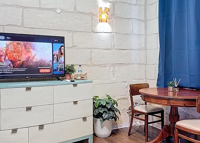 Case de vacanță Charming Maltese Townhouse - Prime Gzira Location *